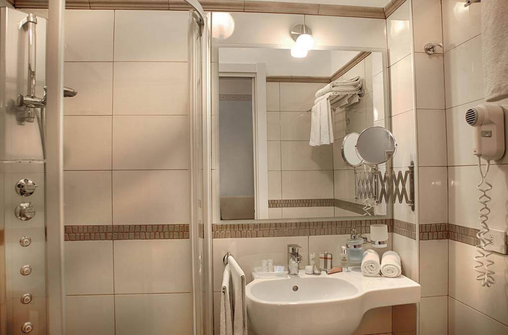 Hotel Cadiz Rimini Esterno foto